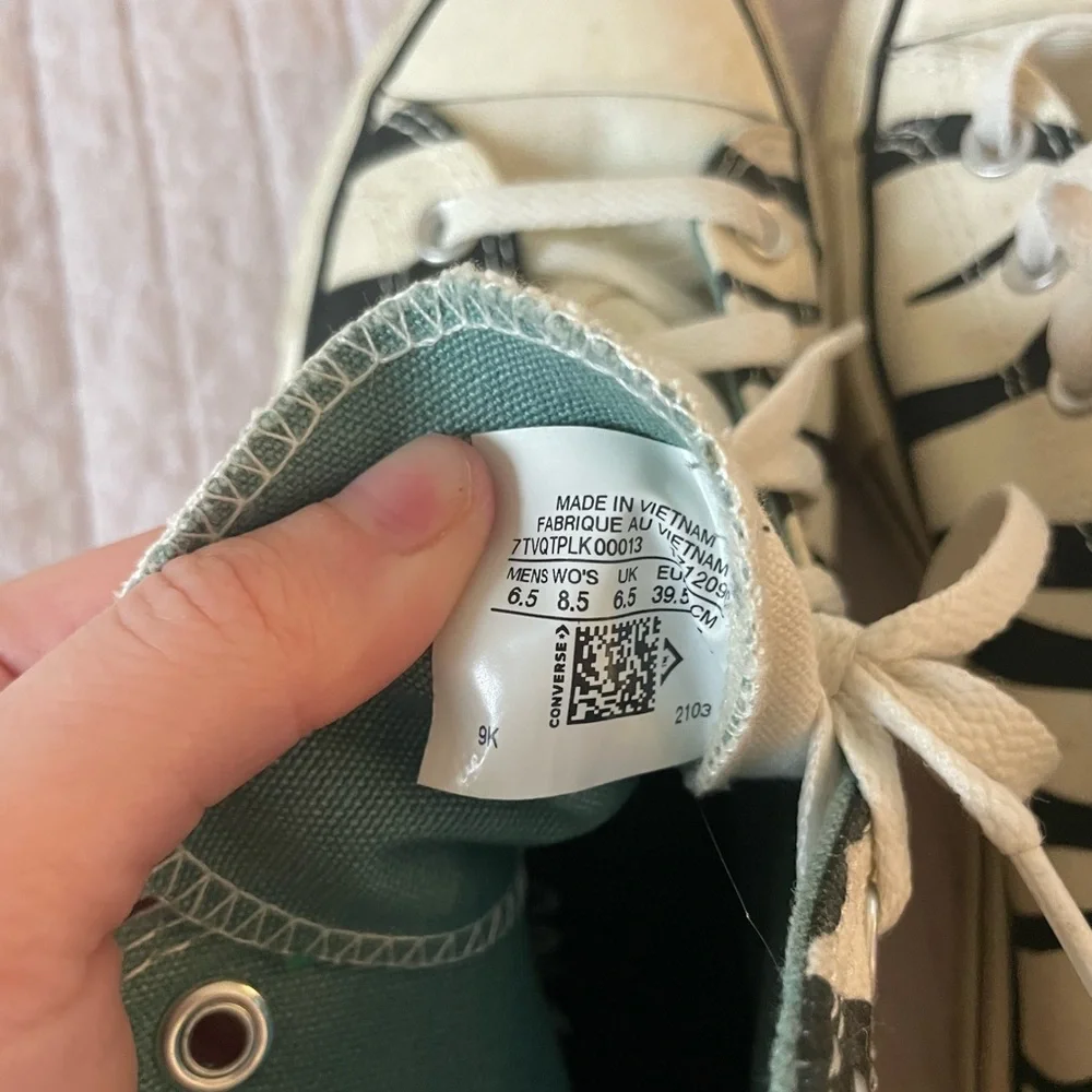 Zebra Converse! - Picture 4 of 4